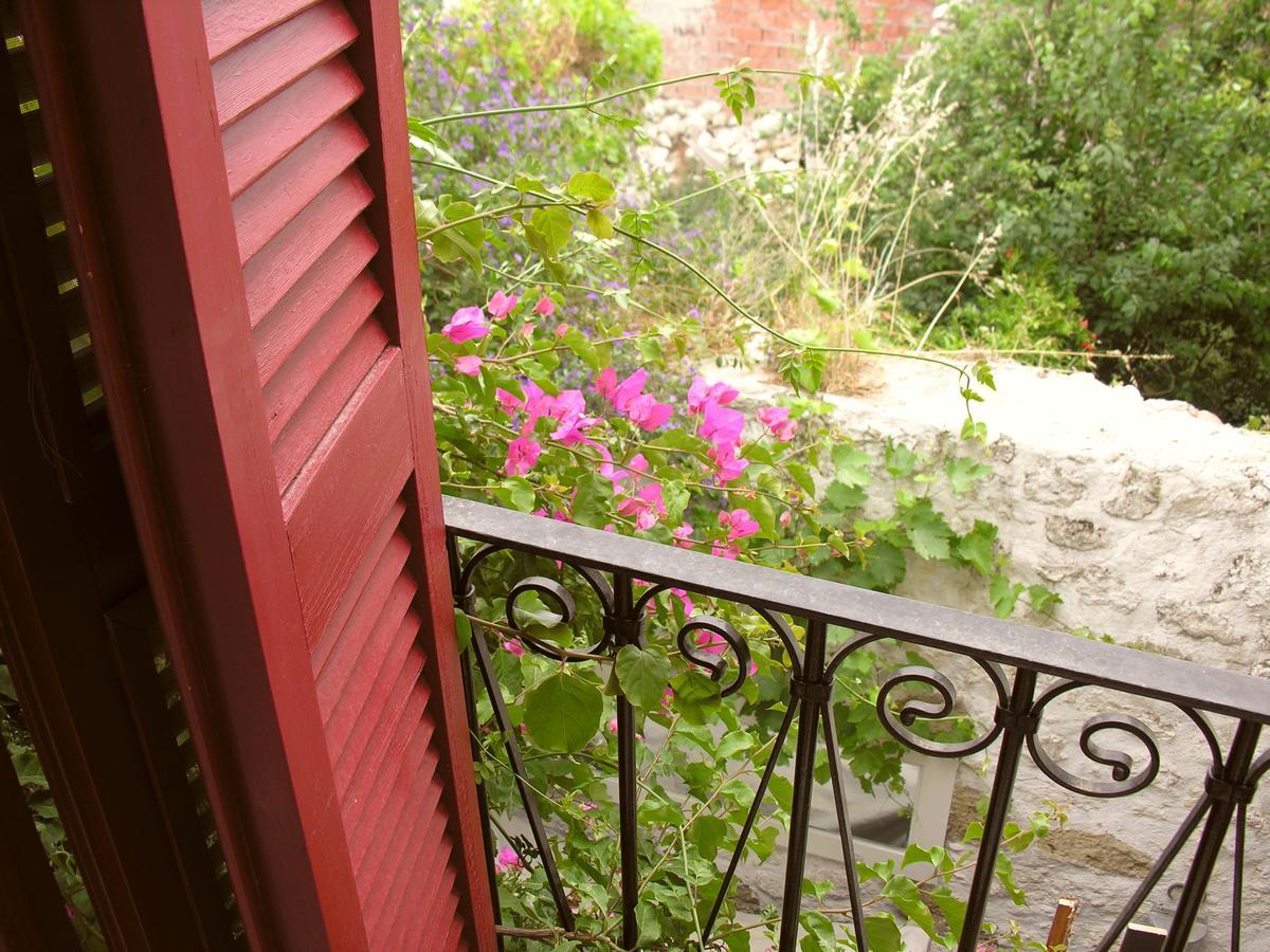 Salyangoz Bed & Breakfast Alacati Exterior photo